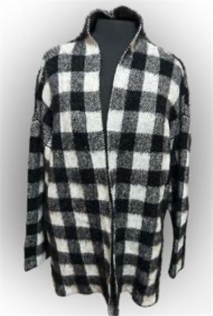 XL Women’s Simply Styled Cardigan - black and white plaid