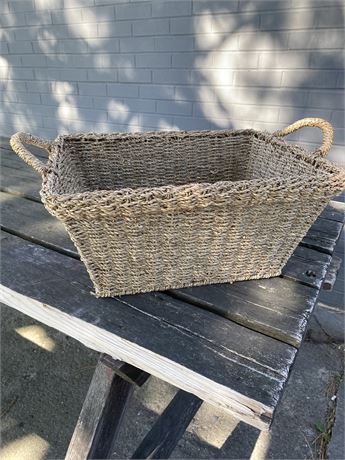 Medium rectangular seagrass basket