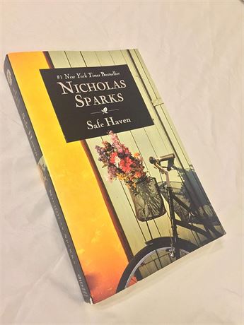 Safe Haven by Nicholas Sparks Hardcover
